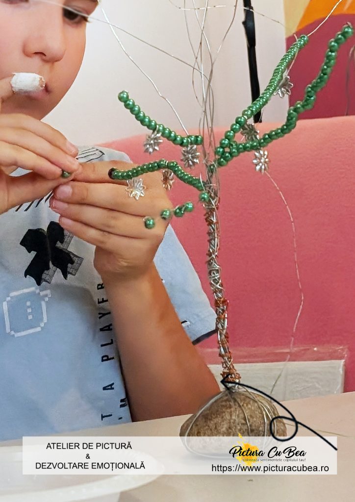 Atelier de lucru cu sârmă și mărgele